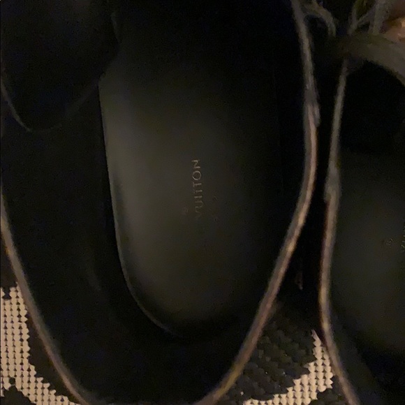 LOUIS VUITTON authentic men’s sneaker boot - Picture 4 of 7